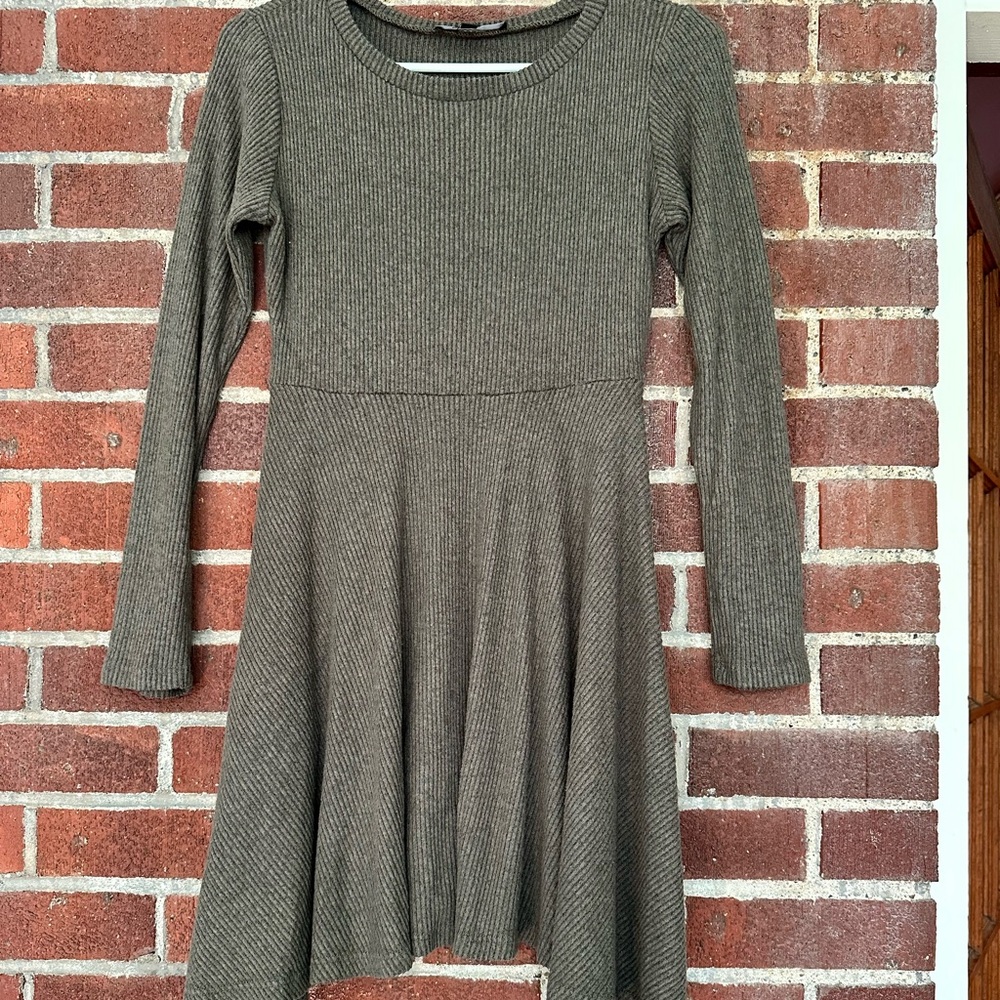 Lulus Green - Picture 2 of 2